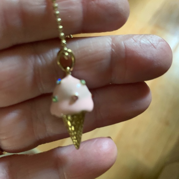 Adorable Ice Cream cone necklace - Picture 6 of 7